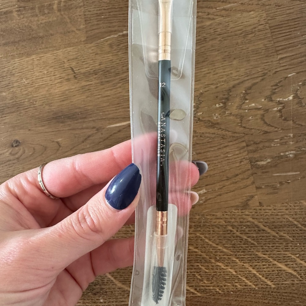 Anastasia Beverly Hills DipBrow Pomade in Soft Brown with 12 Brow Brush NEW - Picture 4 of 4